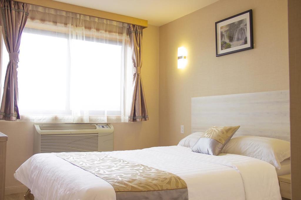 Phoenix Hotel Brooklyn Sunset Park (Adults Only) New York Exterior photo