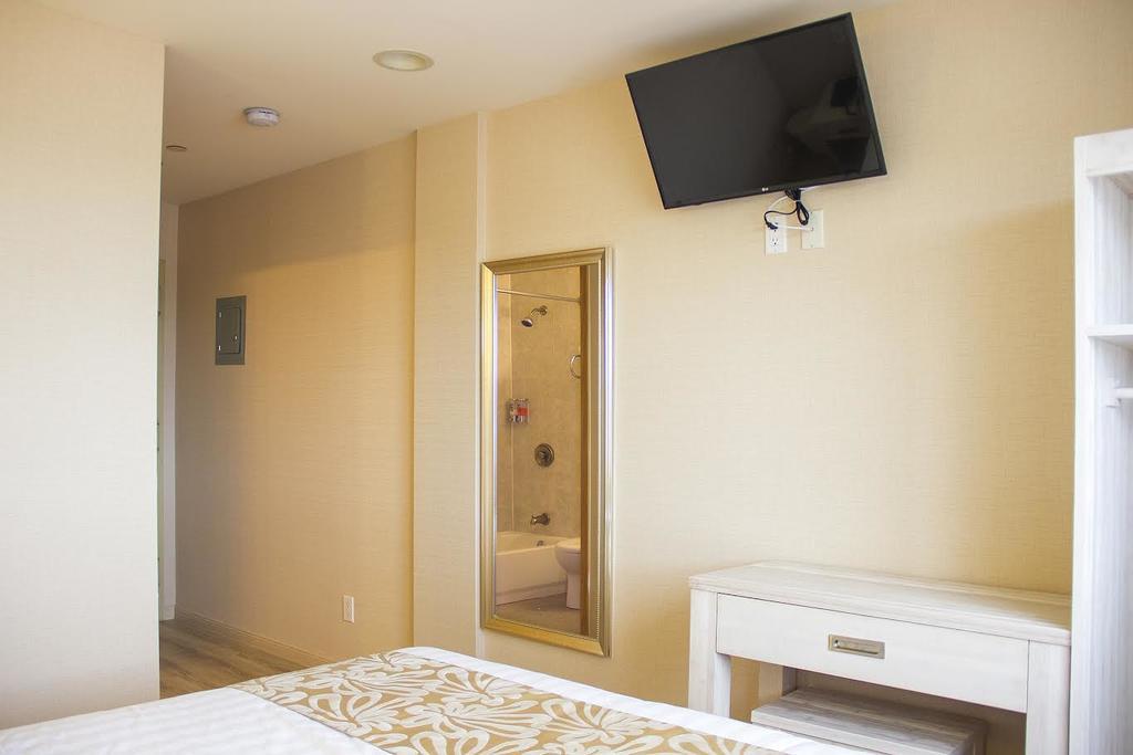 Phoenix Hotel Brooklyn Sunset Park (Adults Only) New York Exterior photo