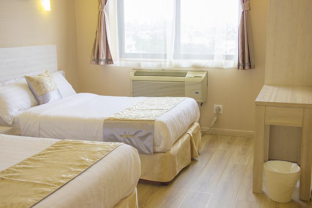 Phoenix Hotel Brooklyn Sunset Park (Adults Only) New York Exterior photo