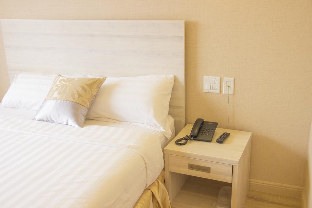 Phoenix Hotel Brooklyn Sunset Park (Adults Only) New York Exterior photo