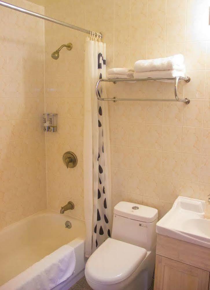 Phoenix Hotel Brooklyn Sunset Park (Adults Only) New York Exterior photo